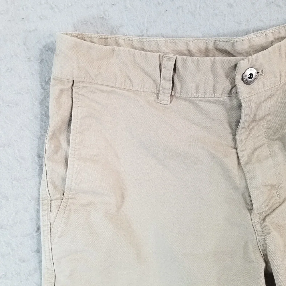 The North Face shorts men's 32 x 10 beige flex stretch outdoor hiking adventure
